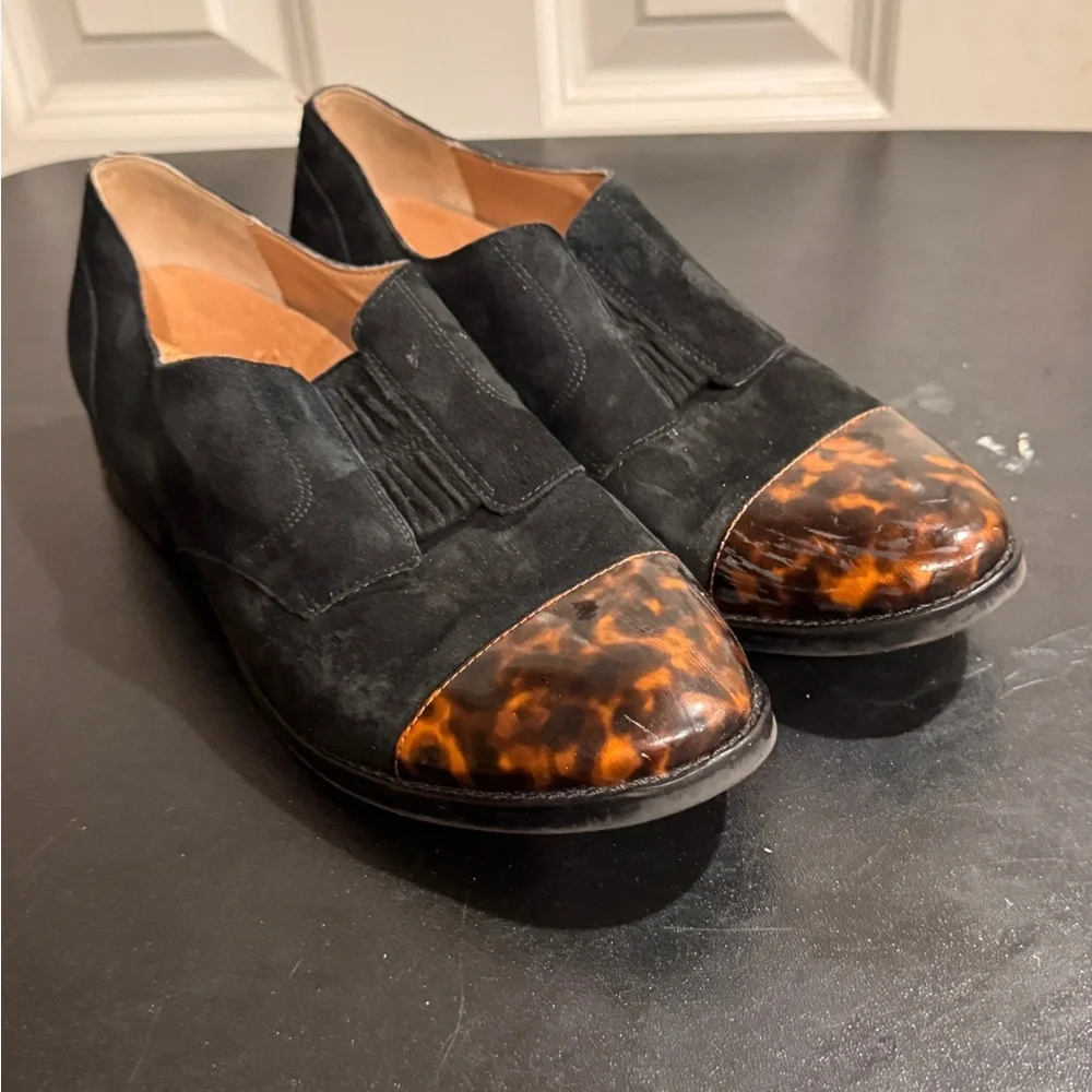 Vionic Black suede and Brown tortoise cap Women's Loafers size 8.5